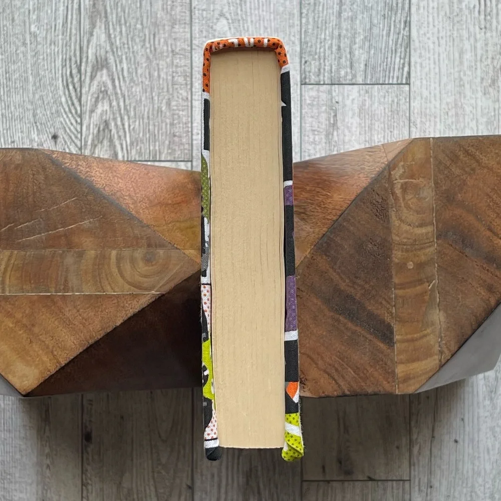 New Halloween Linen Wrapped Decorative Book Mummy Boo Hand-Wrapped Spooky Decor - Picture 4 of 7